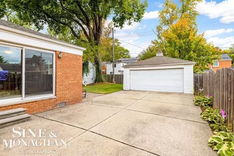 1694 Newcastle, Grosse Pointe Woods, MI 48236 photo 29