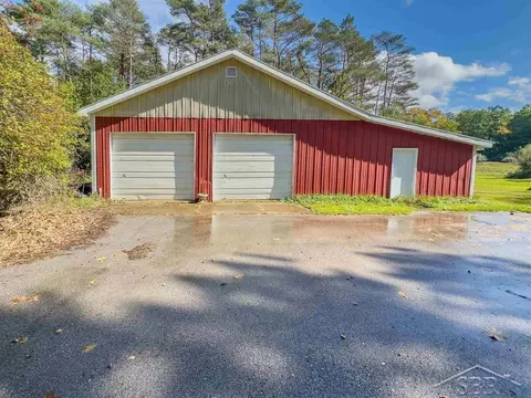 8682 Matthews, Gladwin, MI 48624 photo 4