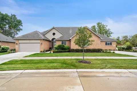 33718 Au Sable #80, Chesterfield, MI 48047