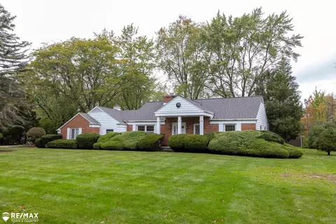 5334 Oaktree, Flint, MI 48532
