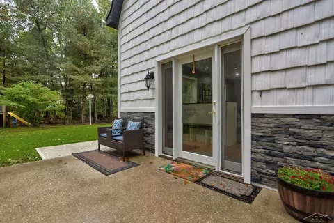 2677 N Sturgeon, Midland, MI 48642 photo 3