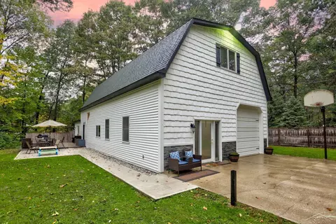 2677 N Sturgeon, Midland, MI 48642