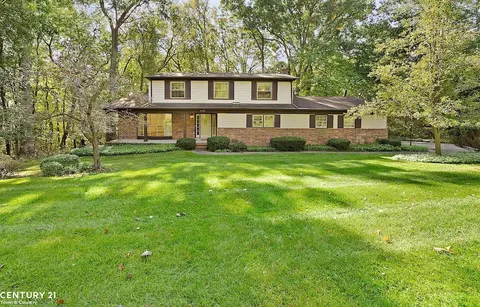 6126 Whispering Oak, Washington, MI 48094