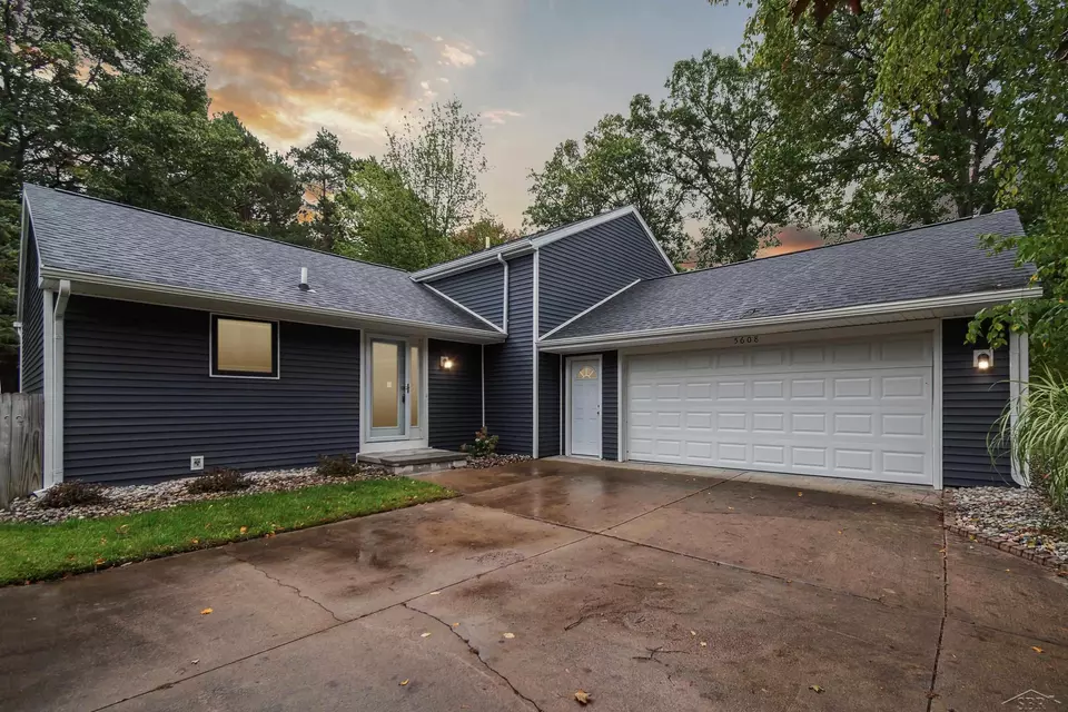 5608 Sturgeon, Midland, MI 48640 28 Photos Movoto