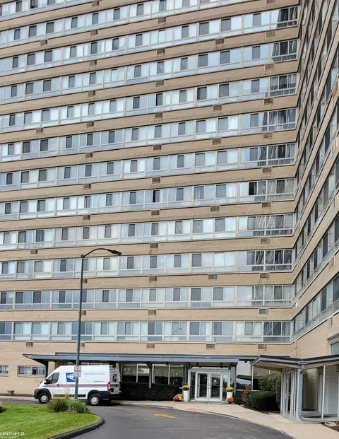8900 E Jefferson UNIT 603, Detroit, MI 48214