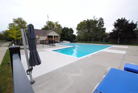 2923 Roundtree, Troy, MI 48083 photo 27