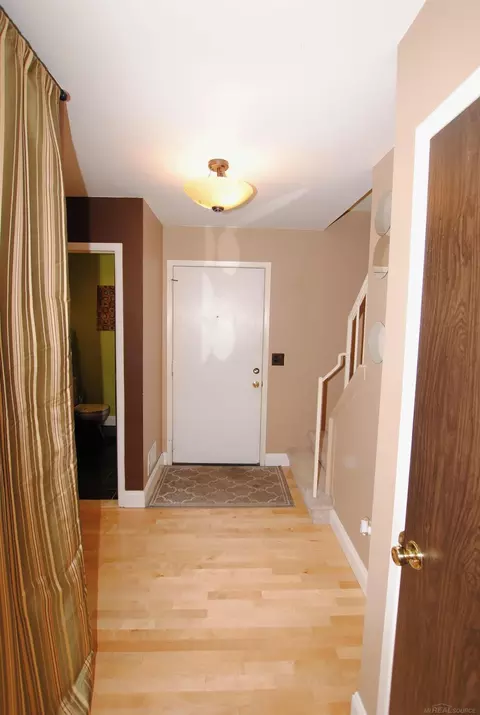 2923 Roundtree, Troy, MI 48083 photo 4