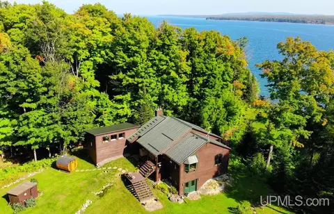 21194 Vick S, L'anse, MI 49946 photo 5