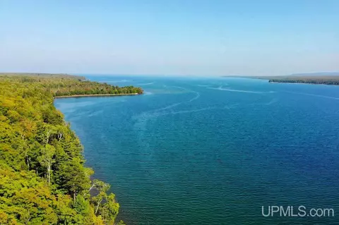 21194 Vick S, L'anse, MI 49946 photo 3