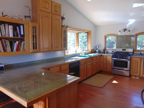 21194 Vick S, L'anse, MI 49946 photo 10