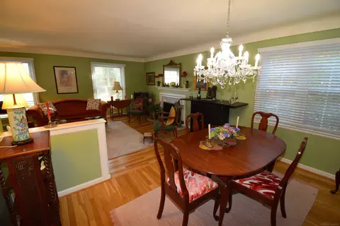 855 Harcourt, Grosse Pointe Park, MI 48230 photo 3
