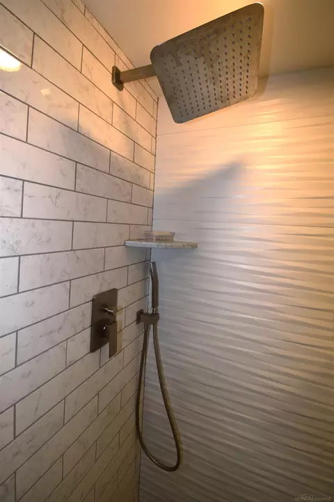 855 Harcourt, Grosse Pointe Park, MI 48230 photo 12