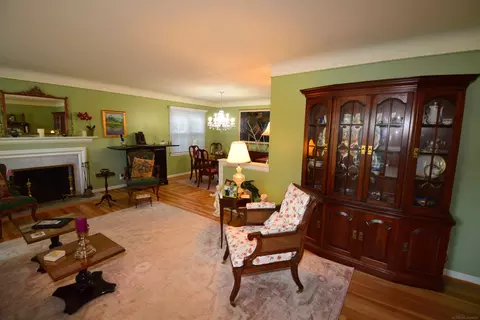 855 Harcourt, Grosse Pointe Park, MI 48230 photo 2