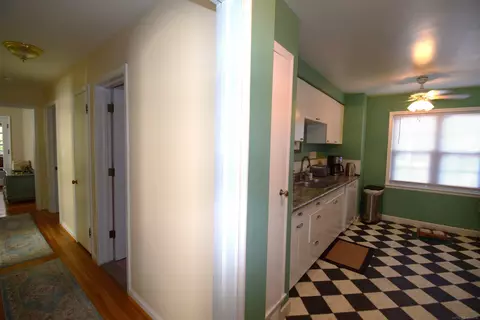 855 Harcourt, Grosse Pointe Park, MI 48230 photo 33