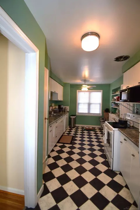855 Harcourt, Grosse Pointe Park, MI 48230 photo 30
