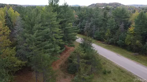 1040 River Rdg, Ishpeming, MI 49848 photo 9