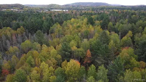 1040 River Rdg, Ishpeming, MI 49848 photo 6