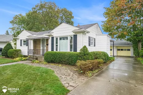 346 E South, Davison, MI 48423