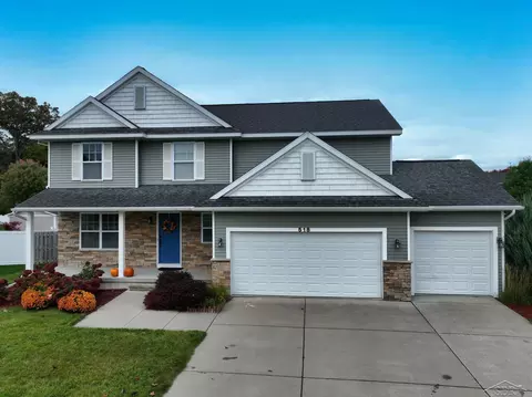 518 Broadhead Dr, Midland, MI 48642