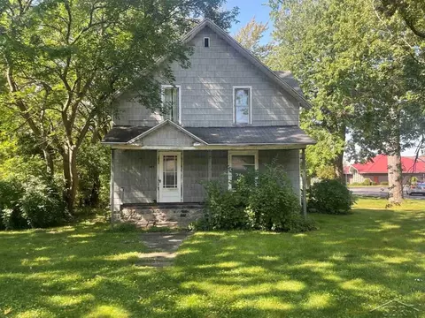 204 Fourth, Breckenridge, MI 48615