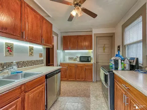 216 E Lorain, Monroe, MI 48162 photo 4