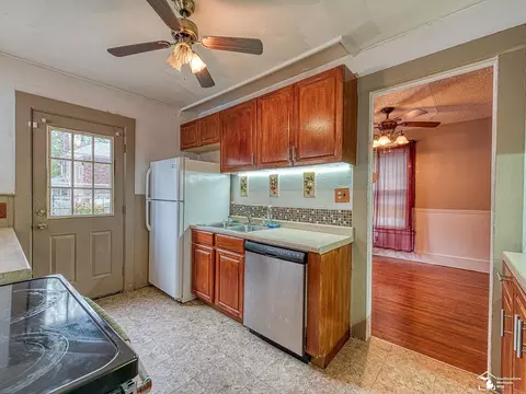 216 E Lorain, Monroe, MI 48162 photo 3