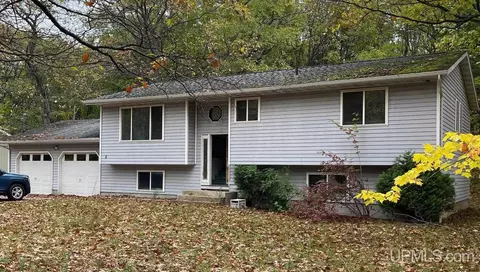 5 Lawrence, Marquette, MI 49855