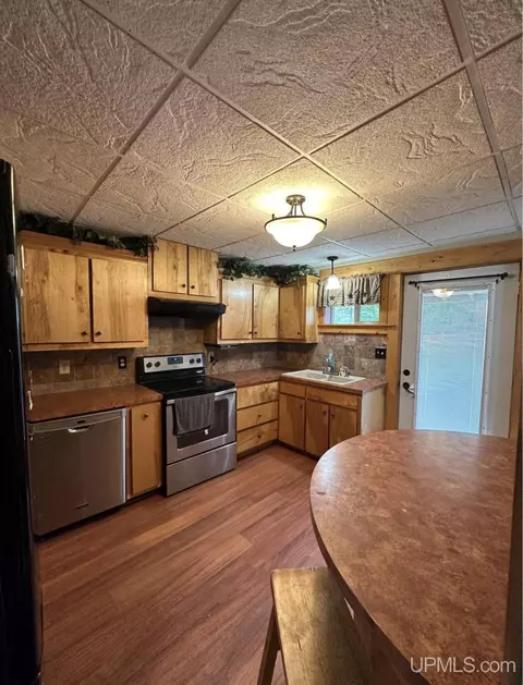 255 Prospect, Ishpeming, MI 49849 photo 2