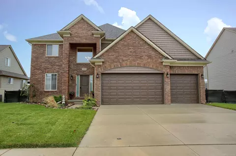 52561 Fox Pointe Dr, New Baltimore, MI 48047