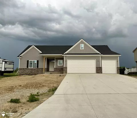 1459 Woodlake, Grand Blanc, MI 48439
