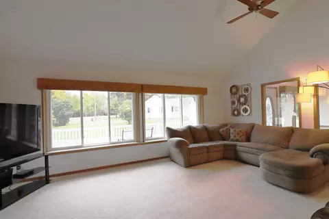 6145 River, Flushing, MI 48433 photo 9
