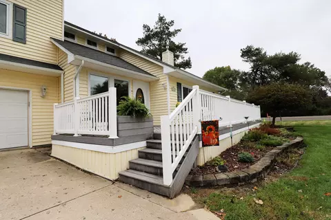 6145 River, Flushing, MI 48433 photo 2