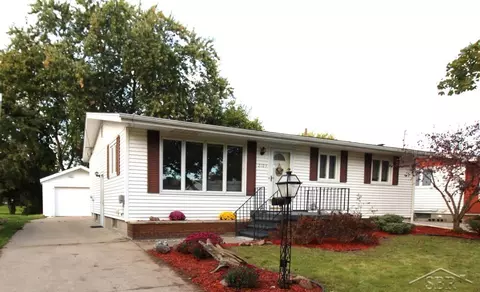 2103 N Brentwood Pl, Essexville, MI 48732