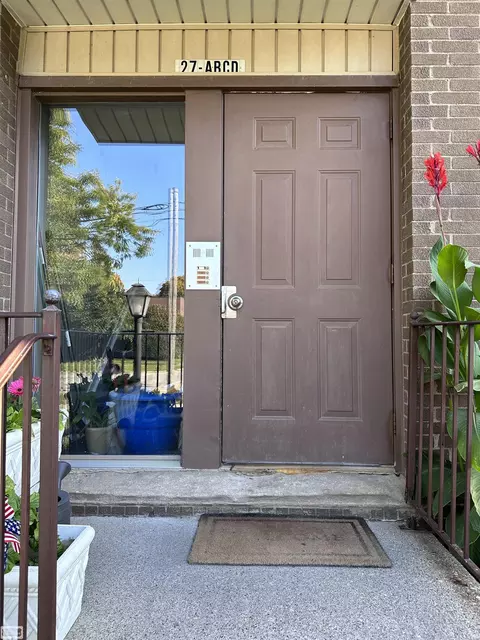 27 Dickinson #D/27, Mount Clemens, MI 48043