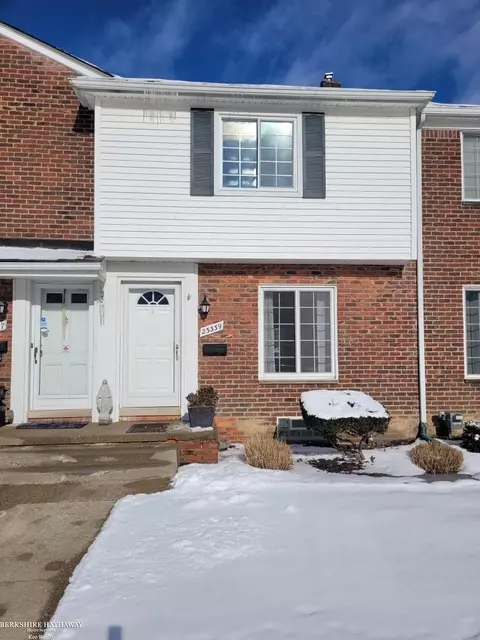 23339 Edsel Frd, Saint Clair Shores, MI 48080