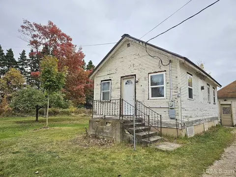 133 S Fifth, Manistique, MI 49854