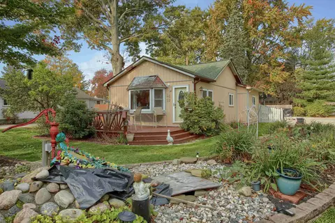 1519 Clinton, Algonac, MI 48001 photo 2