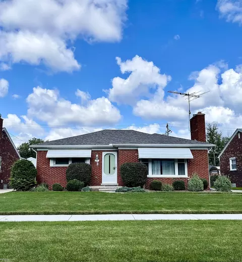 21721 Chalon, Saint Clair Shores, MI 48080