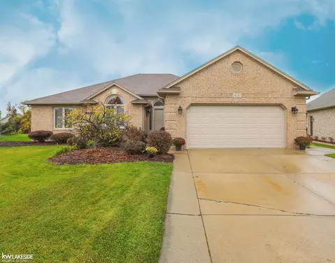 48287 Prestwyck, Macomb, MI 48044