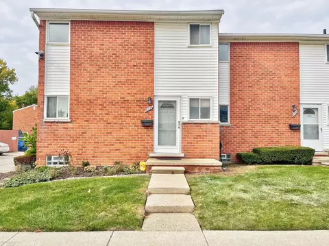 8725 Sterling, Center Line, MI 48015