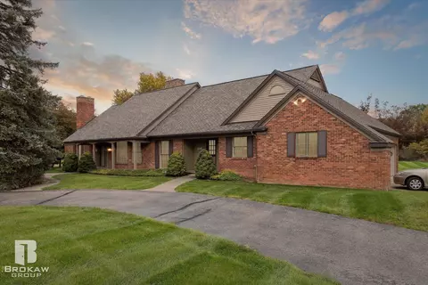 9429 Burning Tree, Grand Blanc, MI 48439
