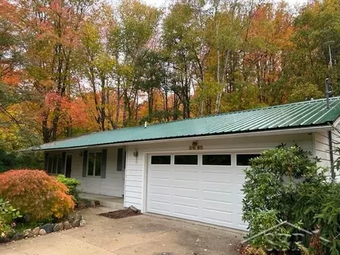 9695 N Gleaner, Freeland, MI 48623