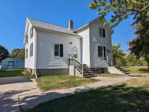 702 S Warner, Bay City, MI 48706