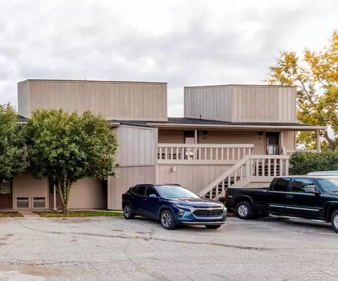 2432 E Tennis Ct UNIT A10, Bay City, MI 48706