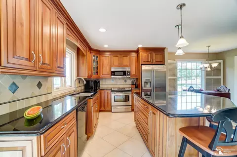 2459 W Sterns, Temperance, MI 48182 photo 5
