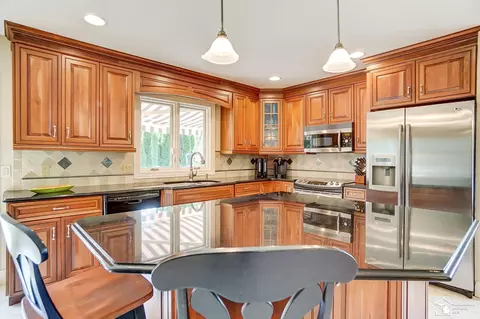 2459 W Sterns, Temperance, MI 48182 photo 4