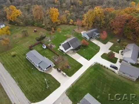2215 Tim-cin, Adrian, MI 49221 photo 7