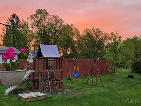 2215 Tim-cin, Adrian, MI 49221 photo 16