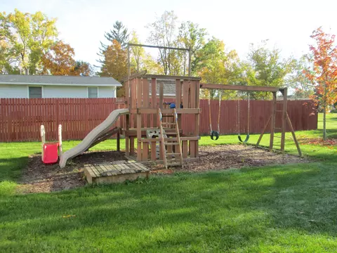 2215 Tim-cin, Adrian, MI 49221 photo 13