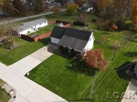 2215 Tim-cin, Adrian, MI 49221 photo 3